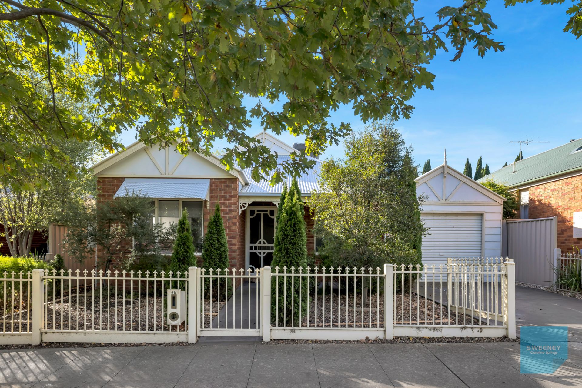 66 Oakview Parade, CAROLINE SPRINGS Sweeney Estate Agents