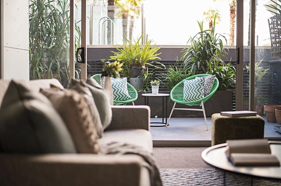 LIGHT-AND-BRIGHT APARTMENT LIVING