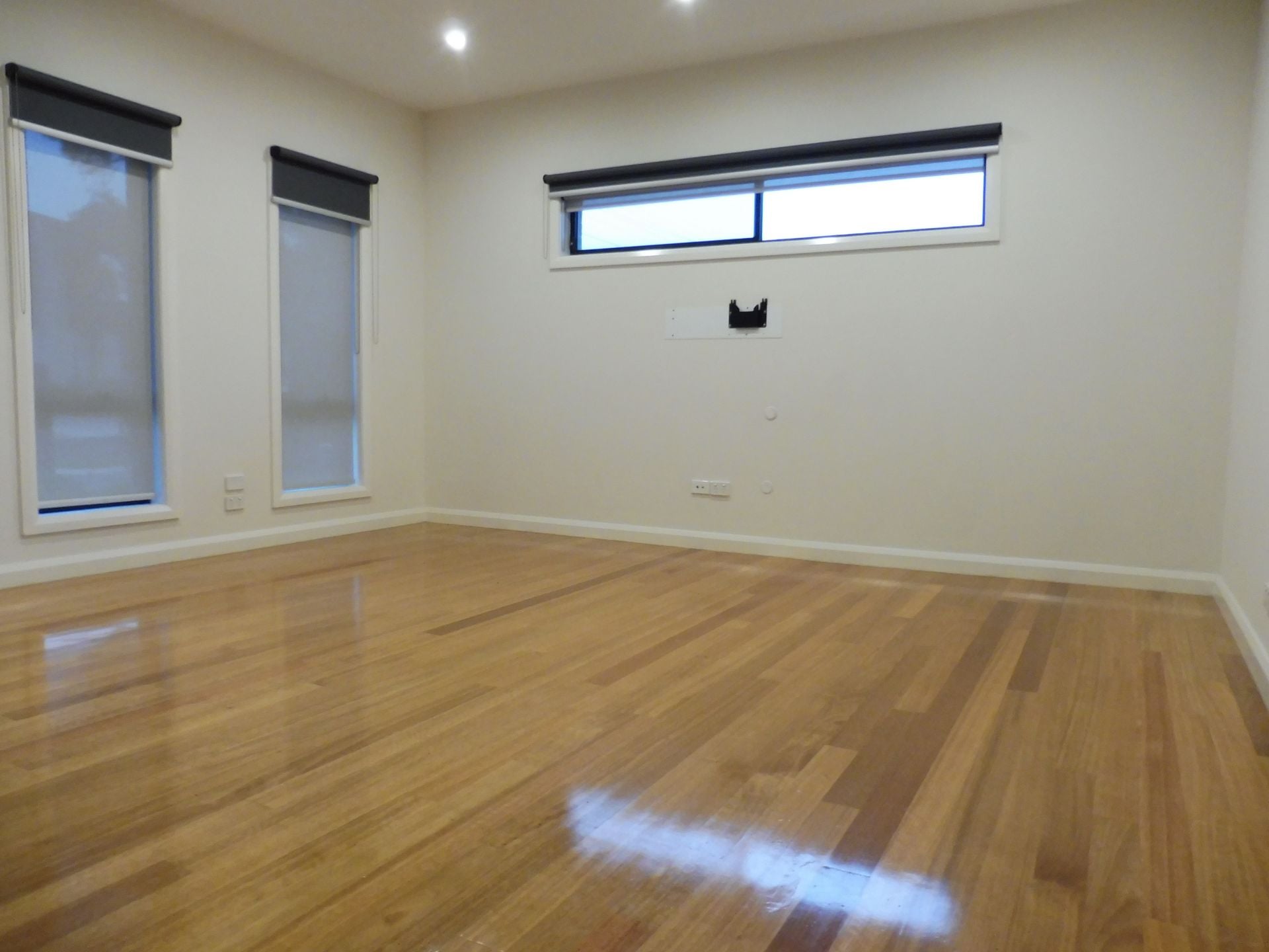 AS NEW 3 BEDROOM TOWNHOUSE
