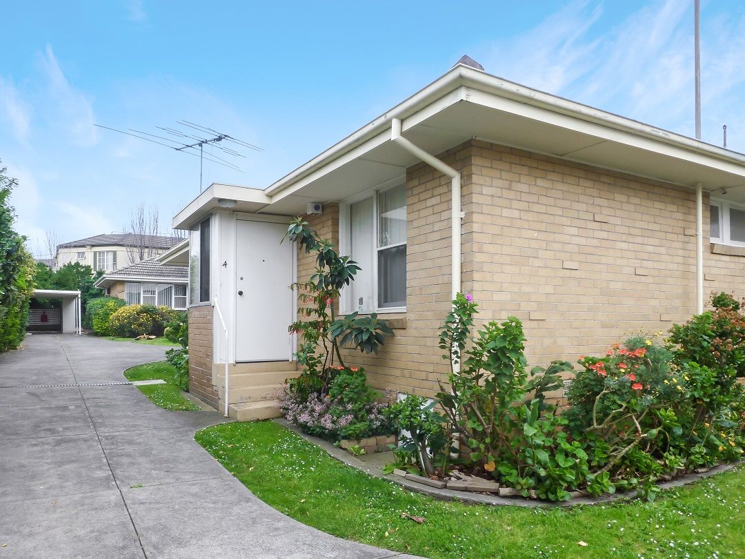 Spacious 2 Bedroom Unit!!