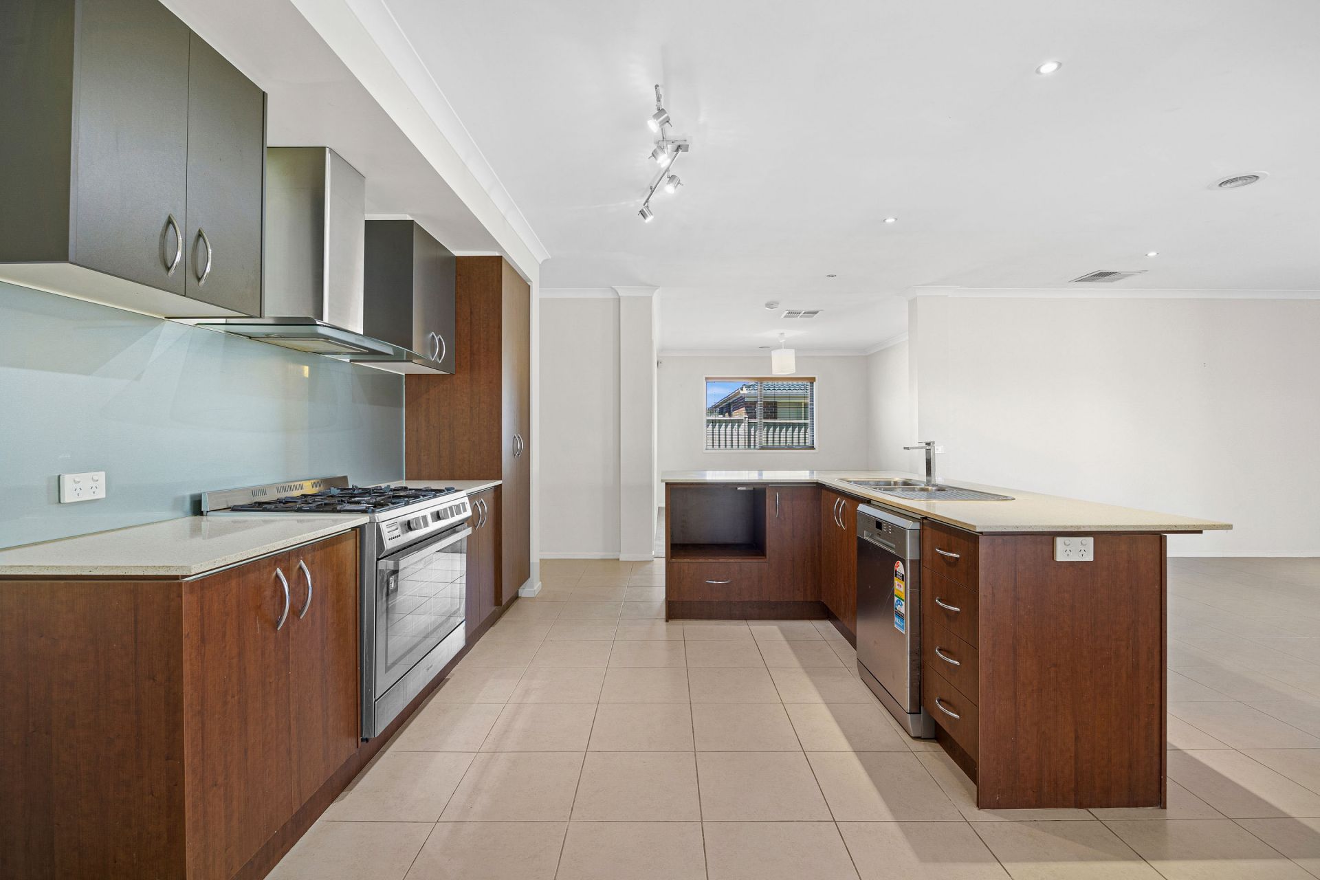 35 Scarborough Crescent Melton West VIC, Melton West - Thumbnail 4