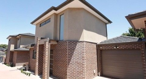 Modern Townhouse In Prim Location