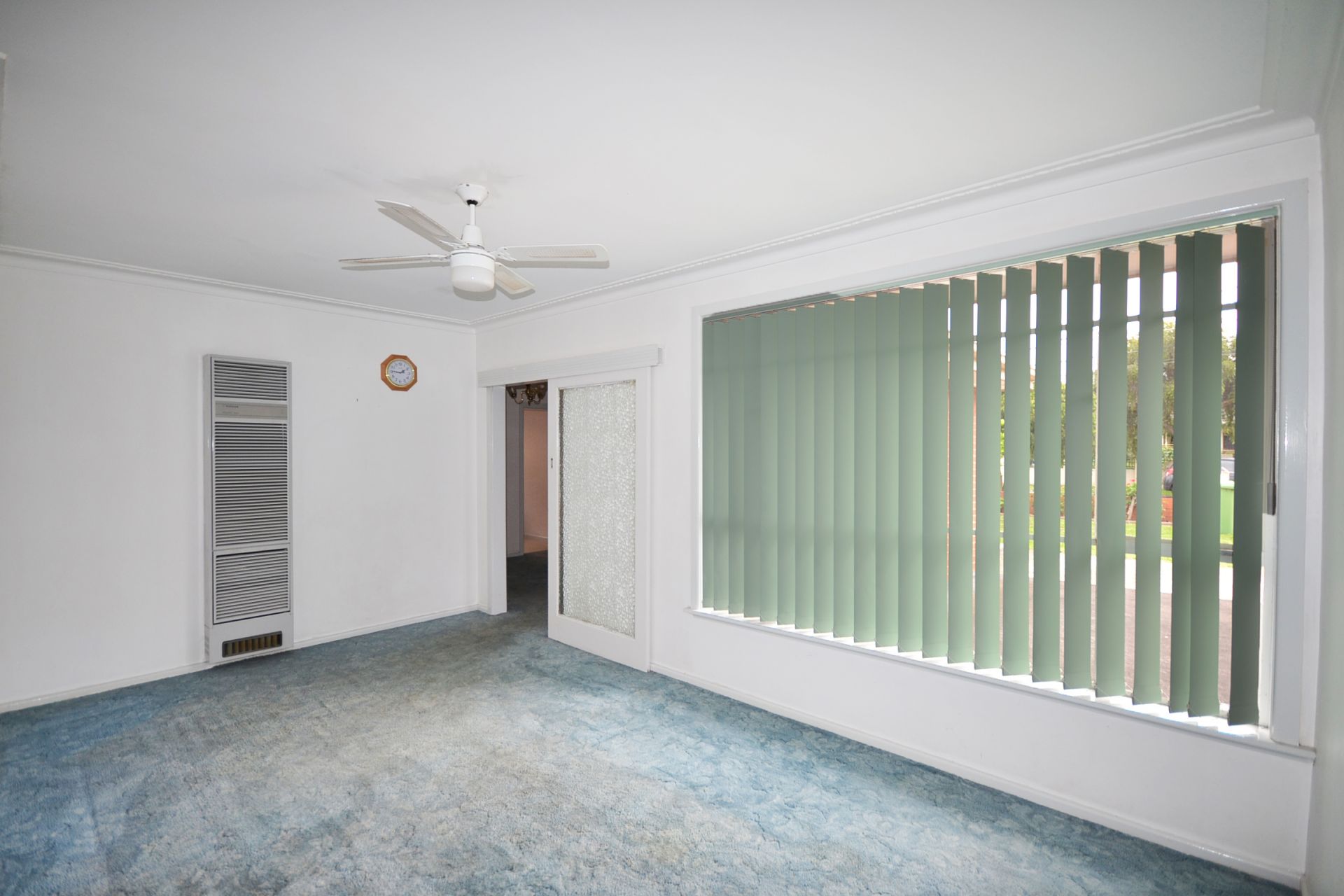 CLEAN AND TIDY 3 BEDROOM HOUSE