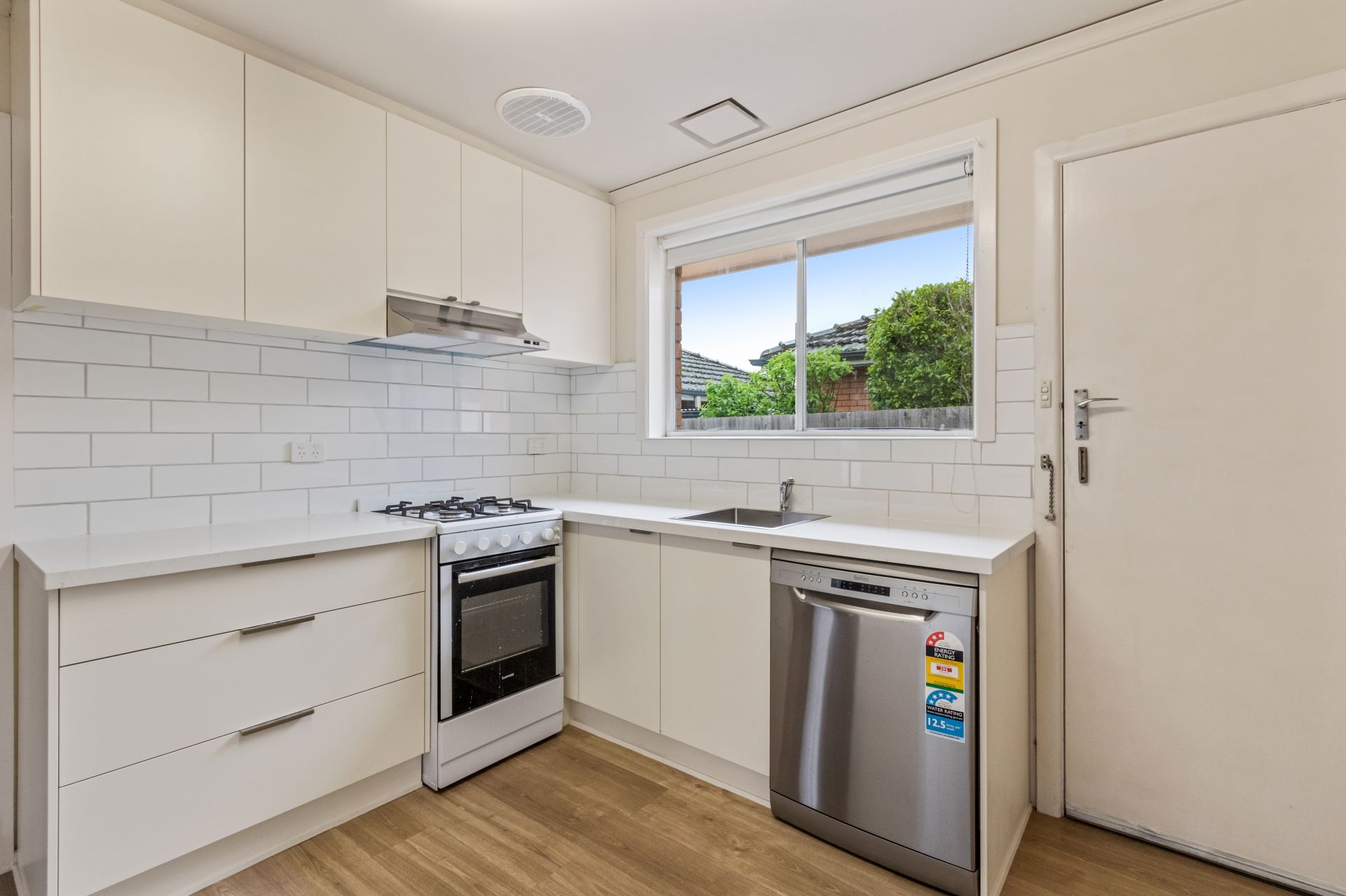 RENOVATED UNIT FOR LEASE!