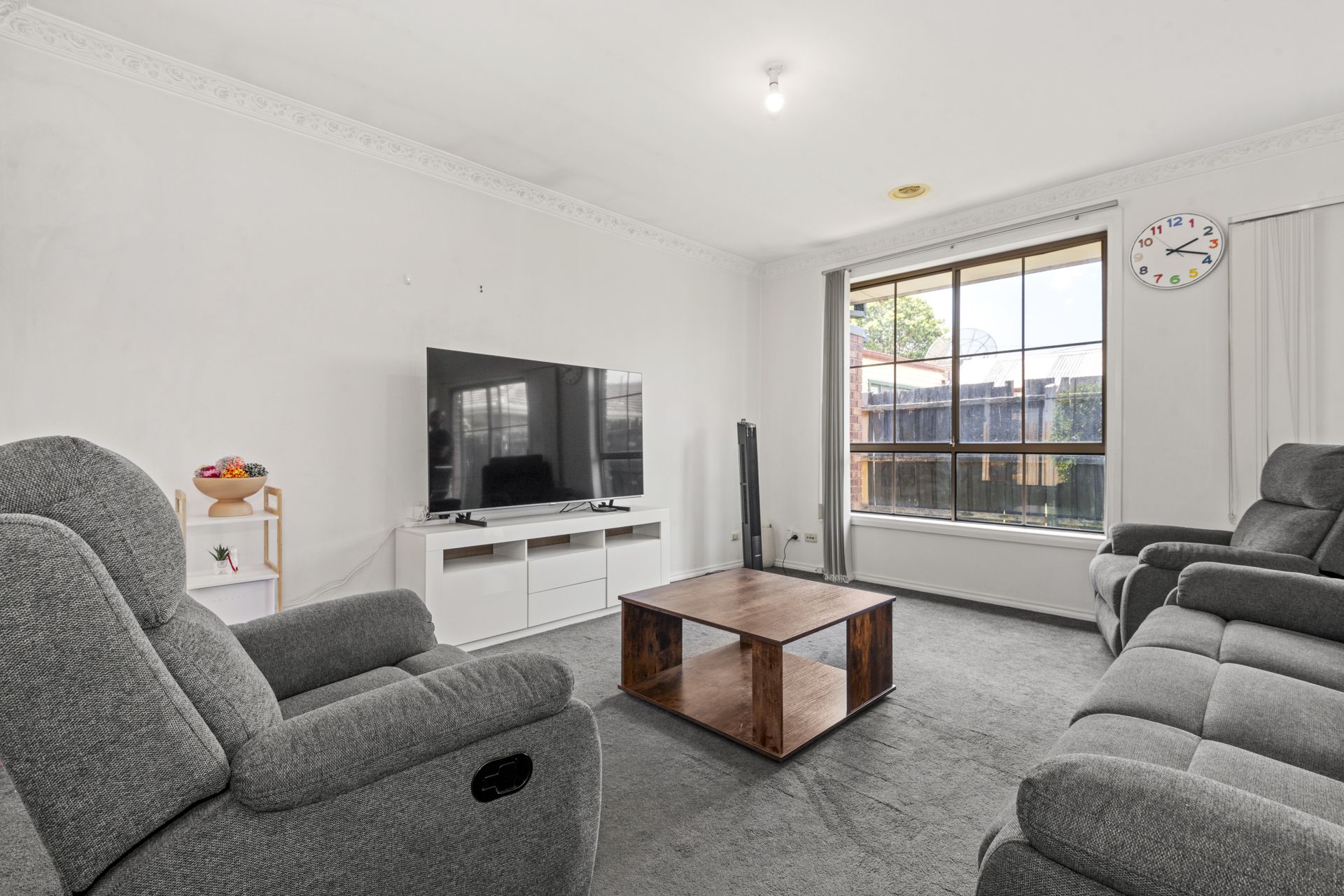 Spacious Unit in Ideal Locale