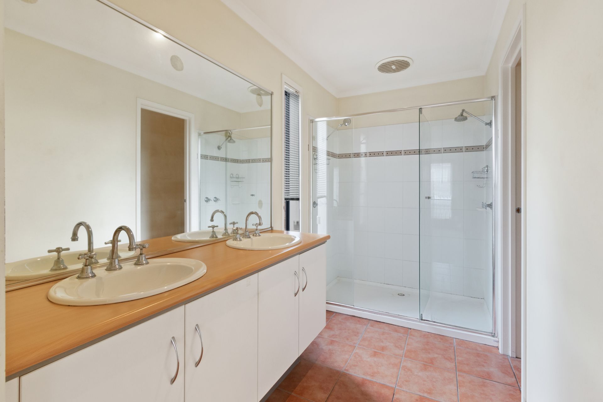 Low Maintenance 5 Bedroom Home!