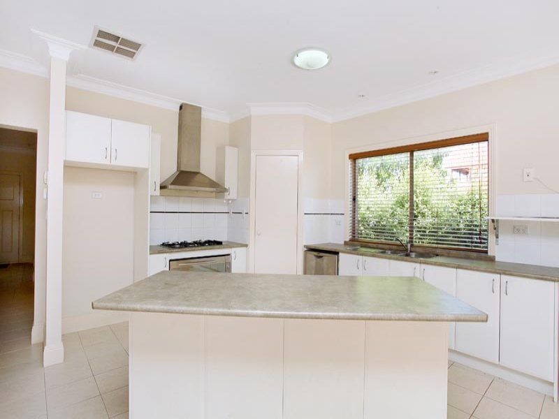 1 Victoria Way, Caroline Springs - Thumbnail 3