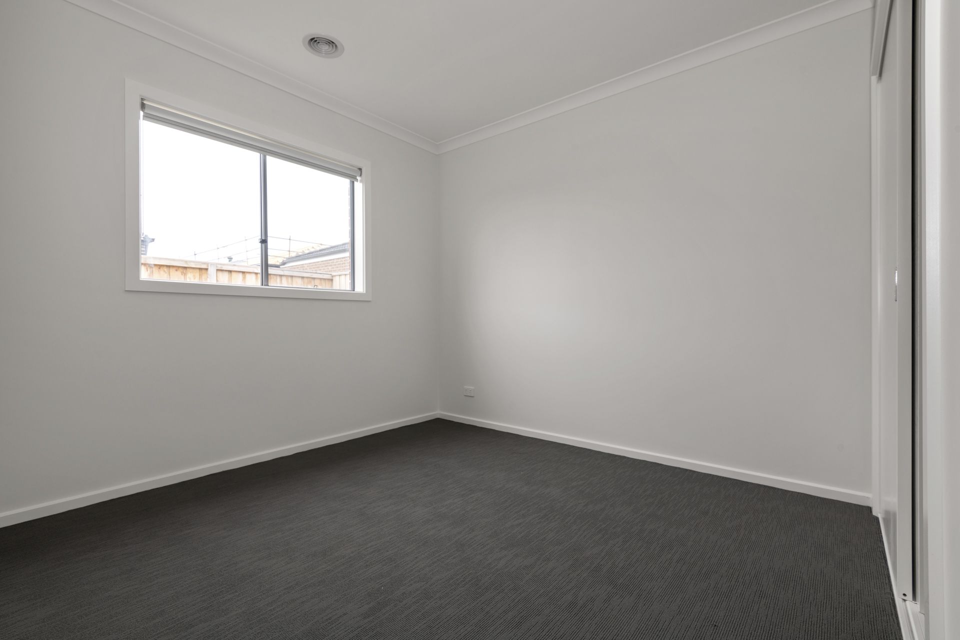 WALKING DISTANCE TO AURORA VILLAGE & HARVEST HOME PRIMARY SCHOOL