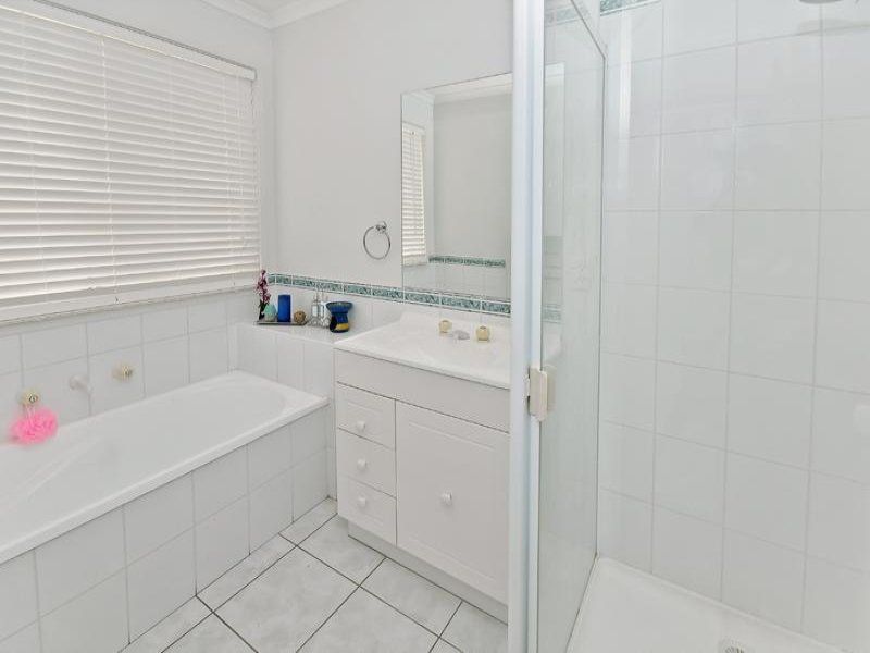 32 The Parkway, Caroline Springs - Thumbnail 7
