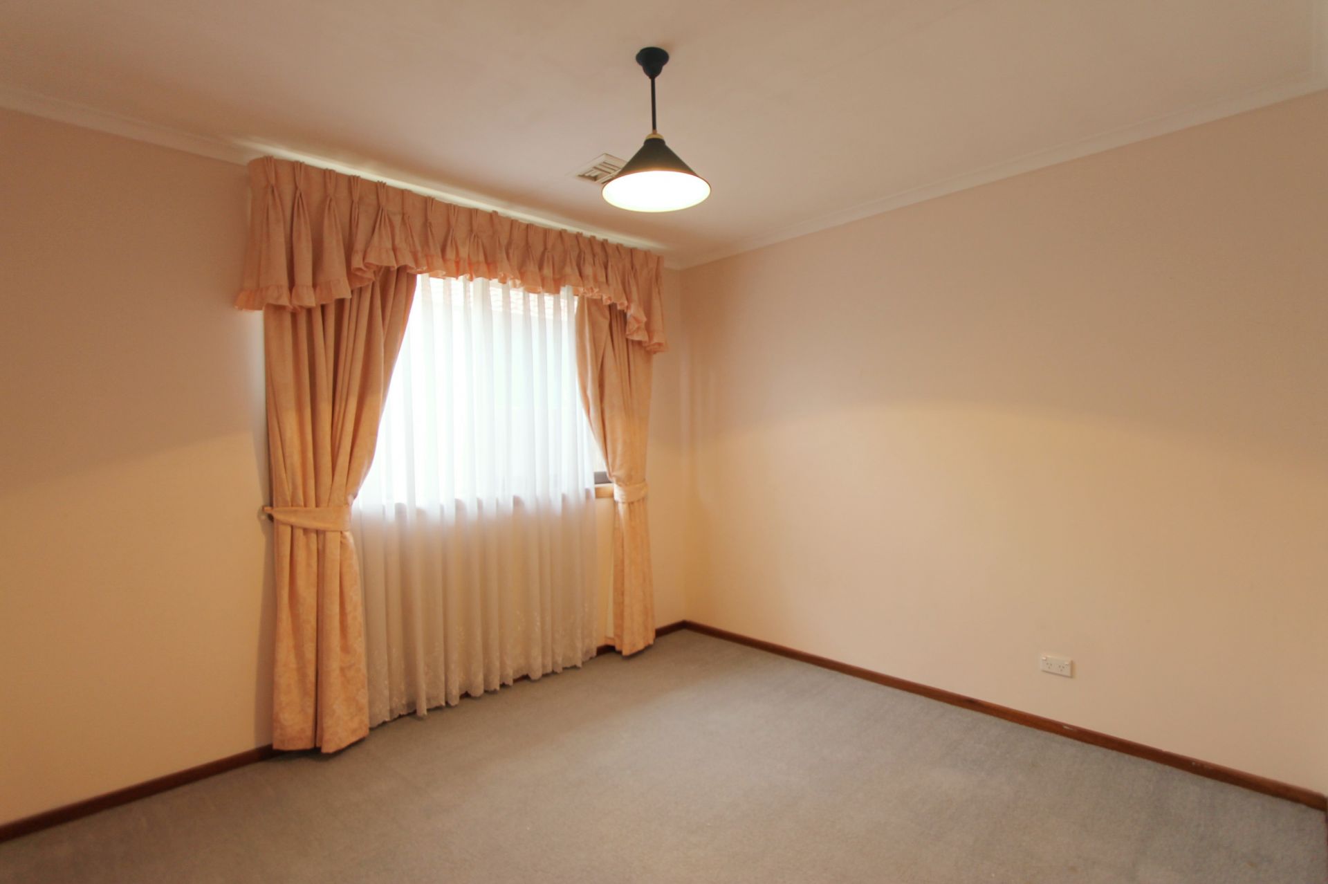 PERFECTLY LOCATED FAMILY HOME