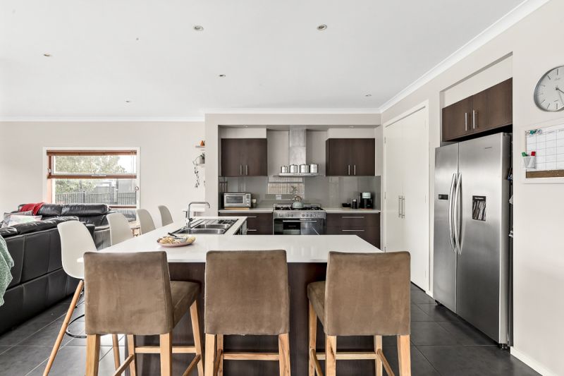 10 Creekview Place, Caroline Springs - Thumbnail 6