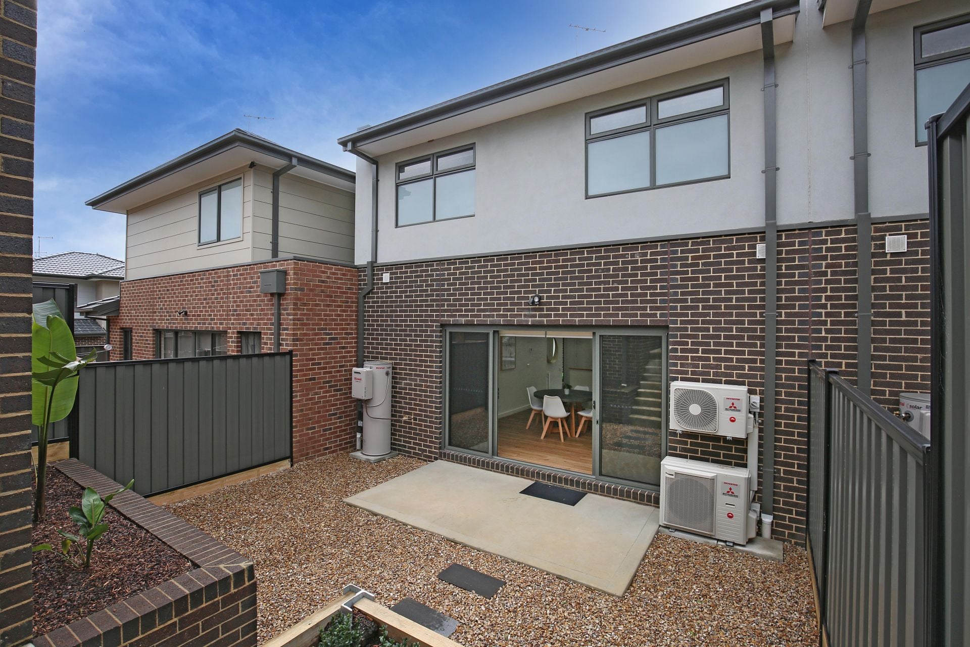 WONDERFUL 2 BEDROOM TOWNHOUSE!!