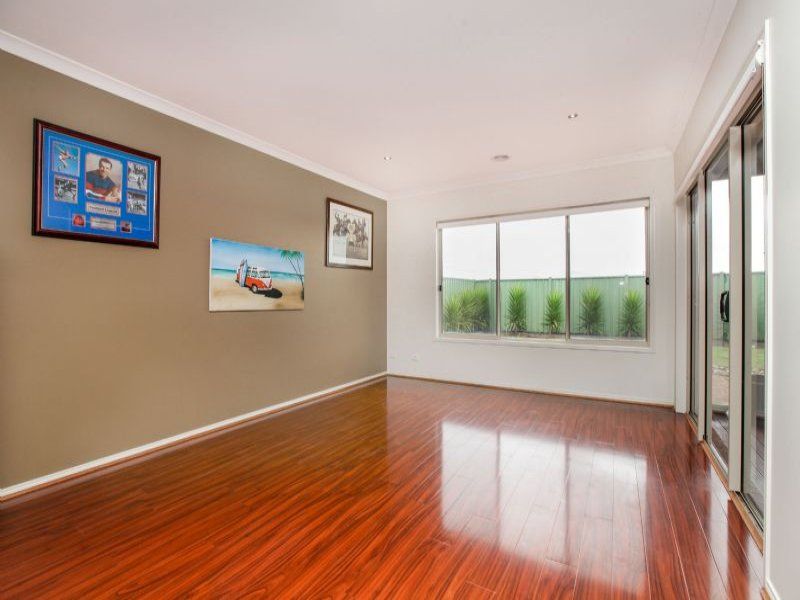 19 Lambertia Loop, Caroline Springs - Thumbnail 6