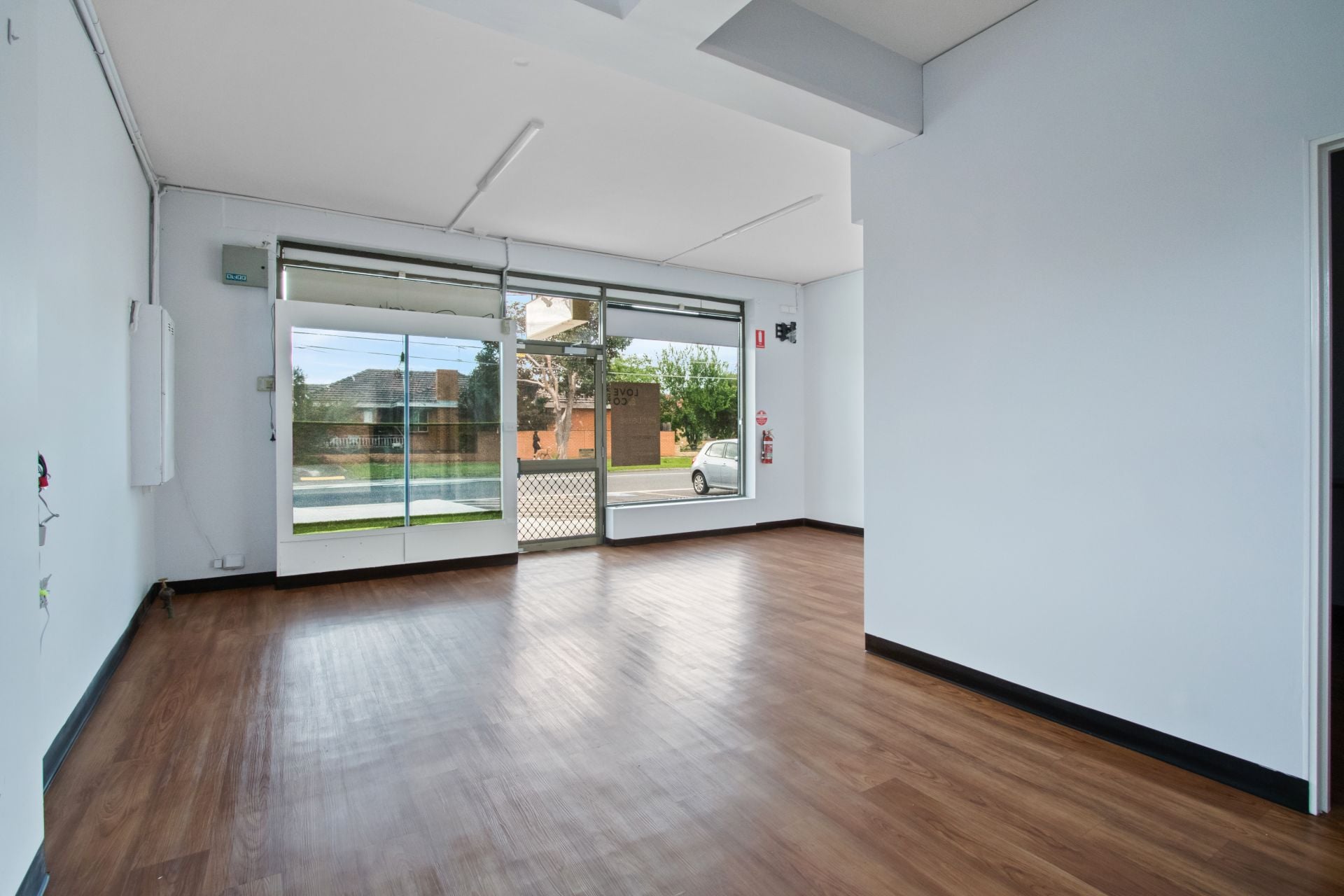 Well Presented Retail Opportunity!