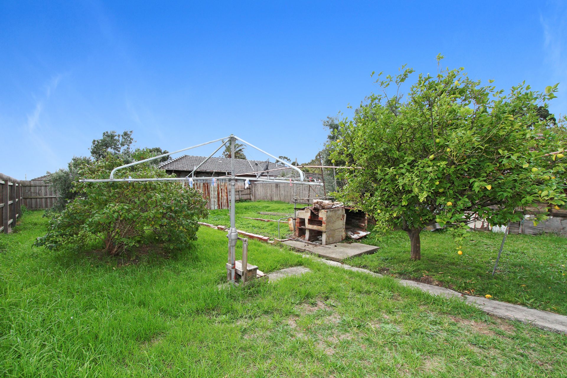 TOP POSITION, INVESTMENT, DEVELOPMENT POTENTIAL - 690sqm APPROX. (S.T.C.A)