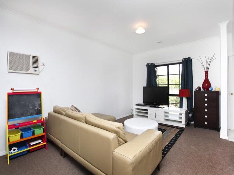 29 Willandra Loop, Caroline Springs - Thumbnail 4