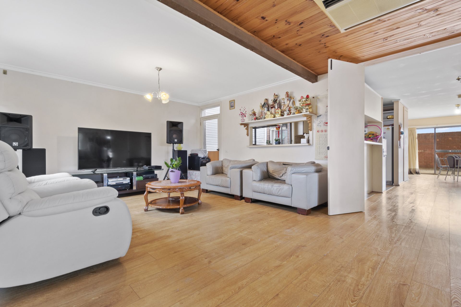 COMBINED INDUSTRIAL AND LIVING SPACE