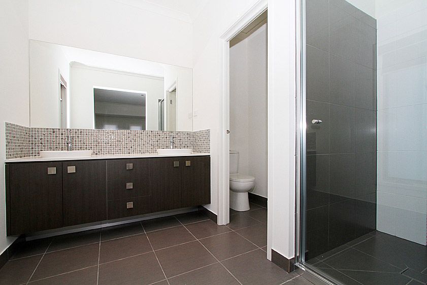LOCATION & LIVING SPACE APLENTY!