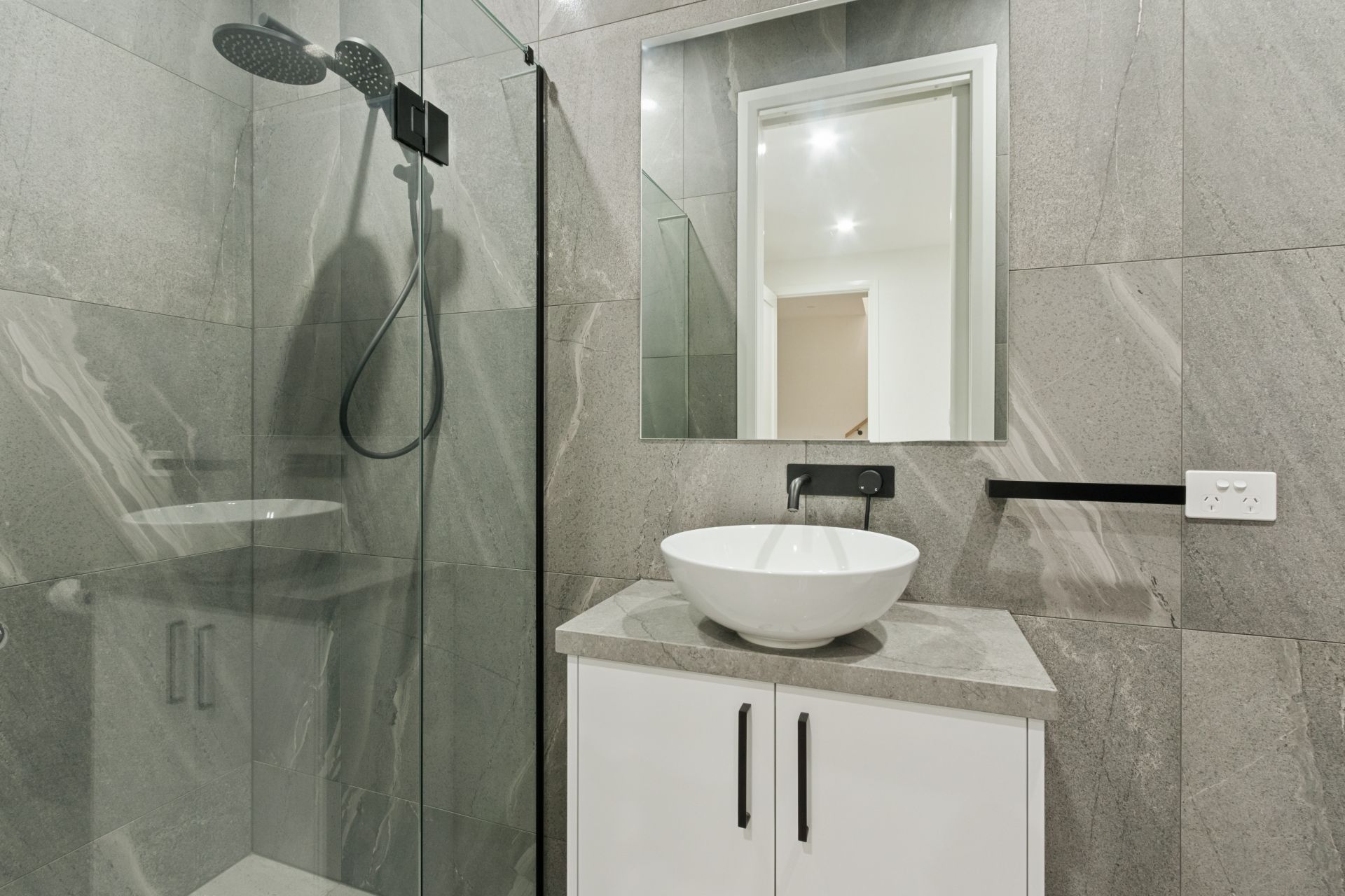 Well-Equipped Two Bedroom Townhouse in the Heart of Thornbury!