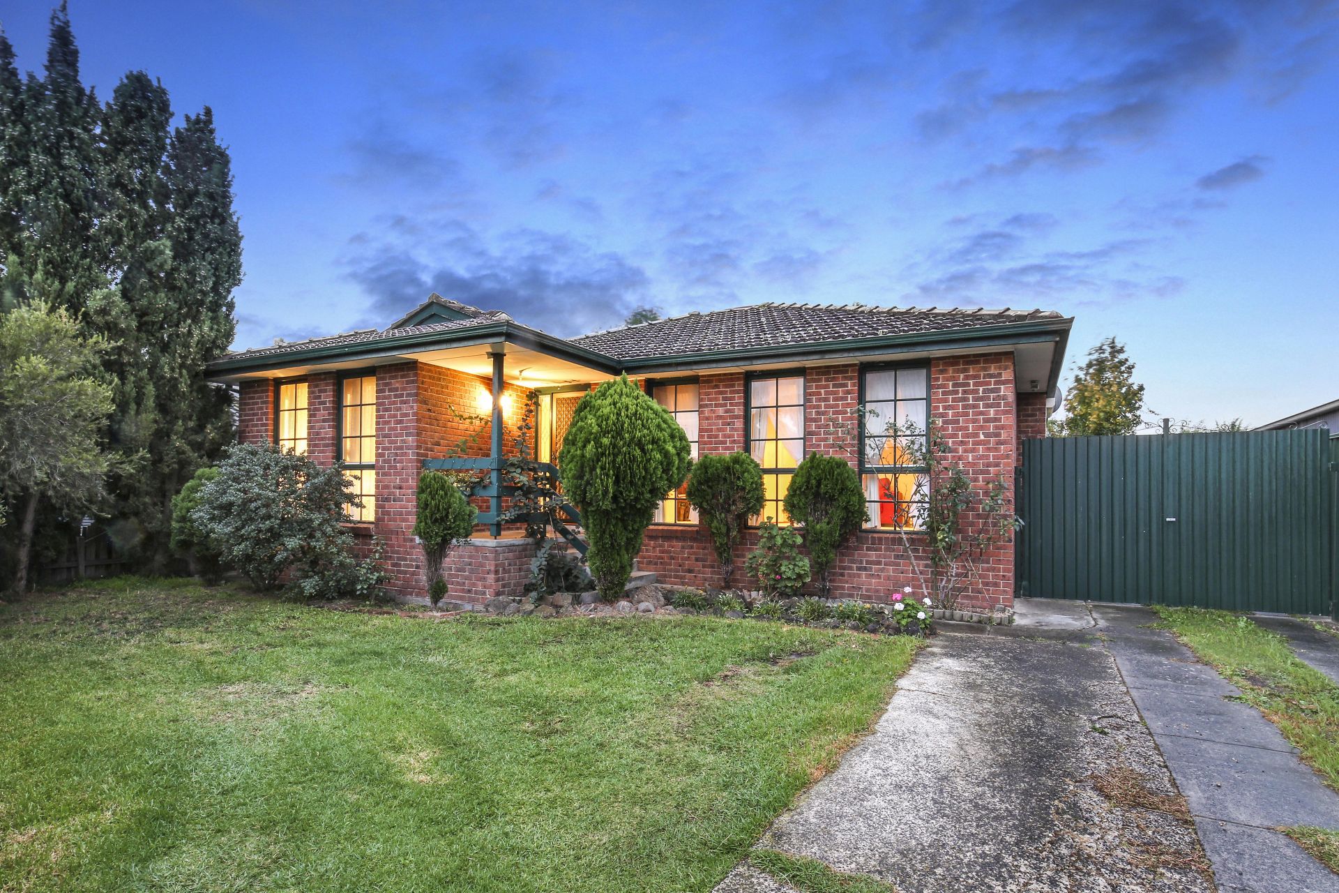 4 Car Garage On 624sqm - Seize This Significant Opportunity!