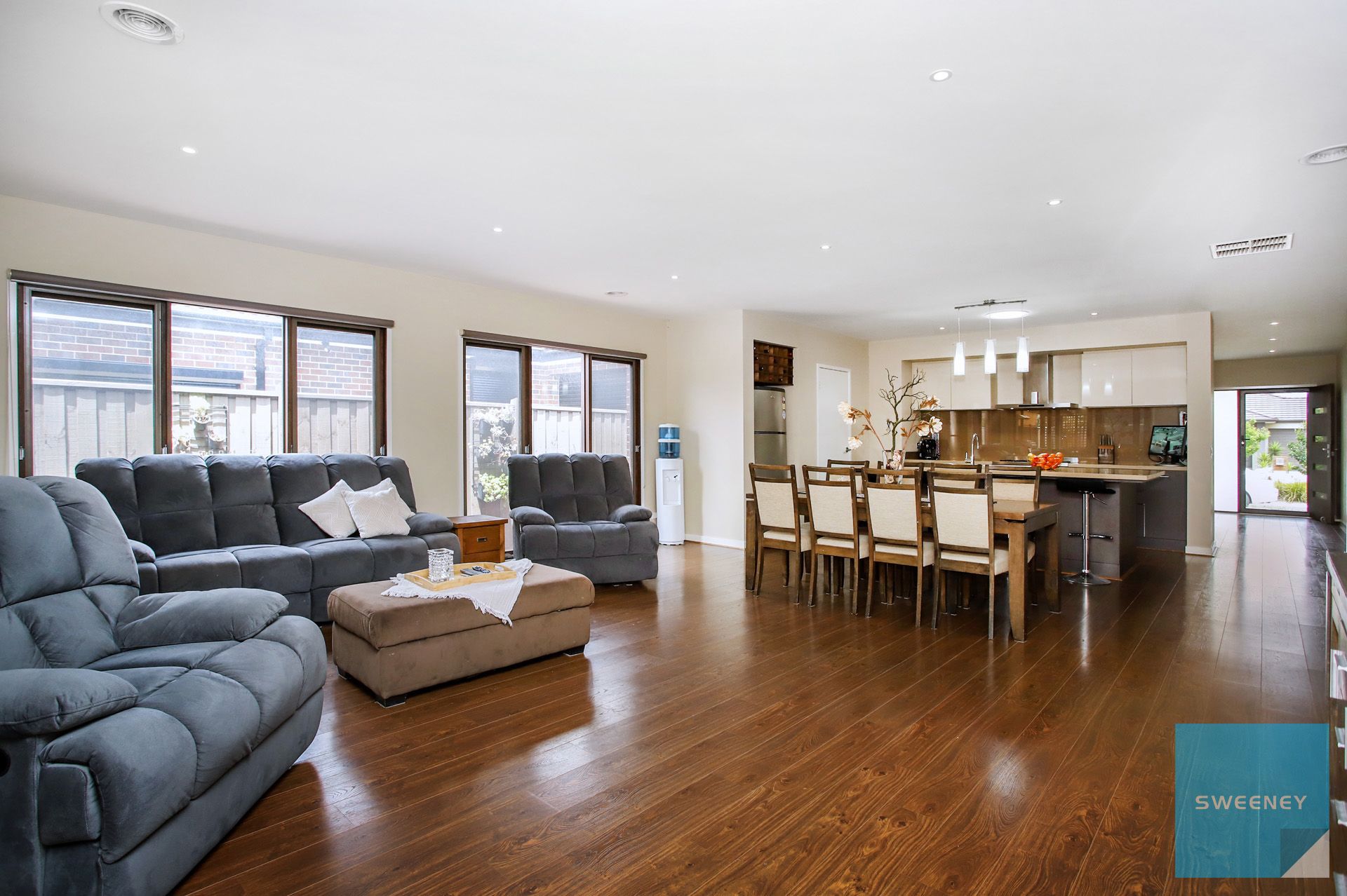 10 Sarenne Way, Fraser Rise - Thumbnail 4