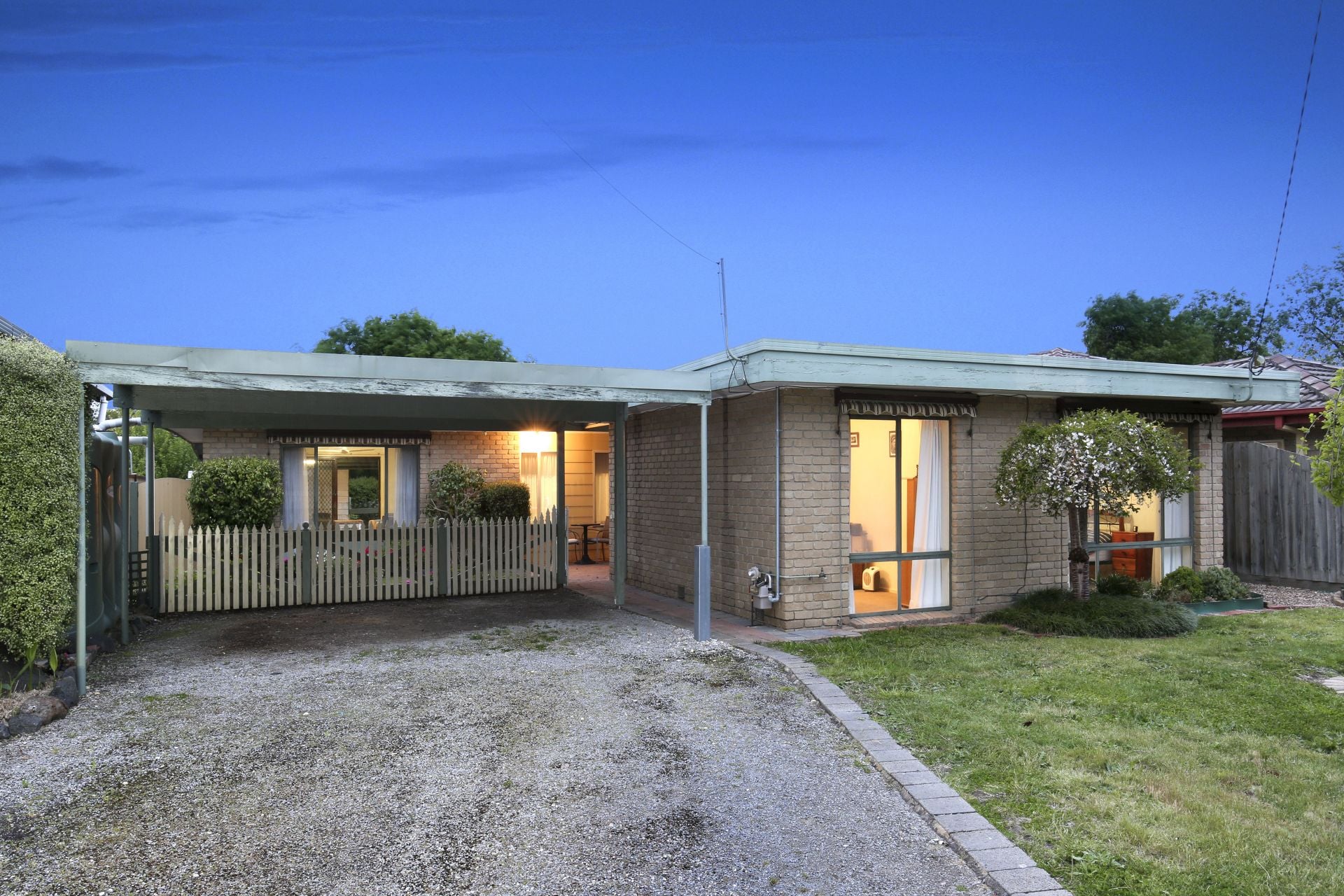 LOVELY RENOVATED FAMILY HOME IN A QUIET COURT