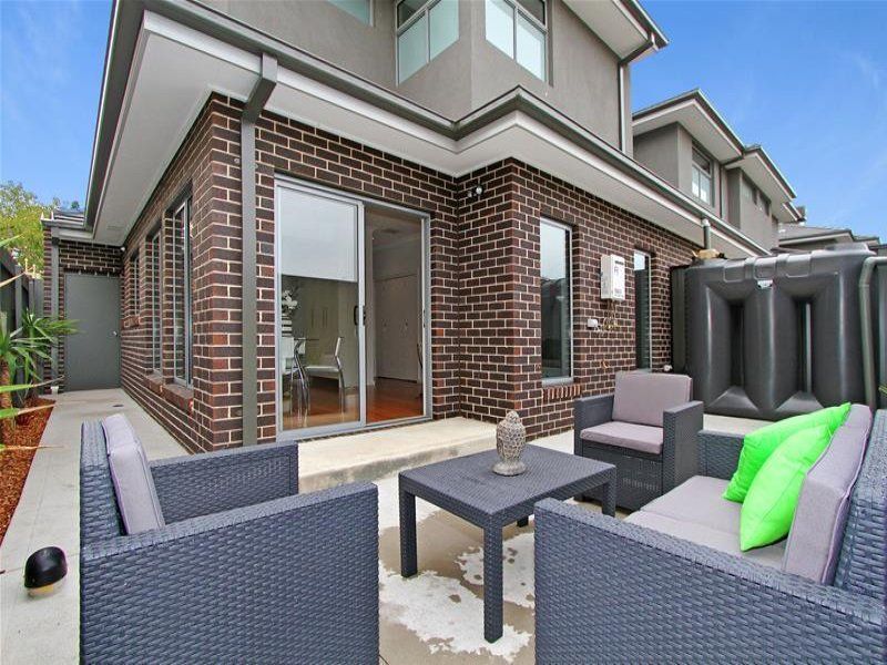 PRESTIGE, STYLE AND SUNFILLED COURTYARD