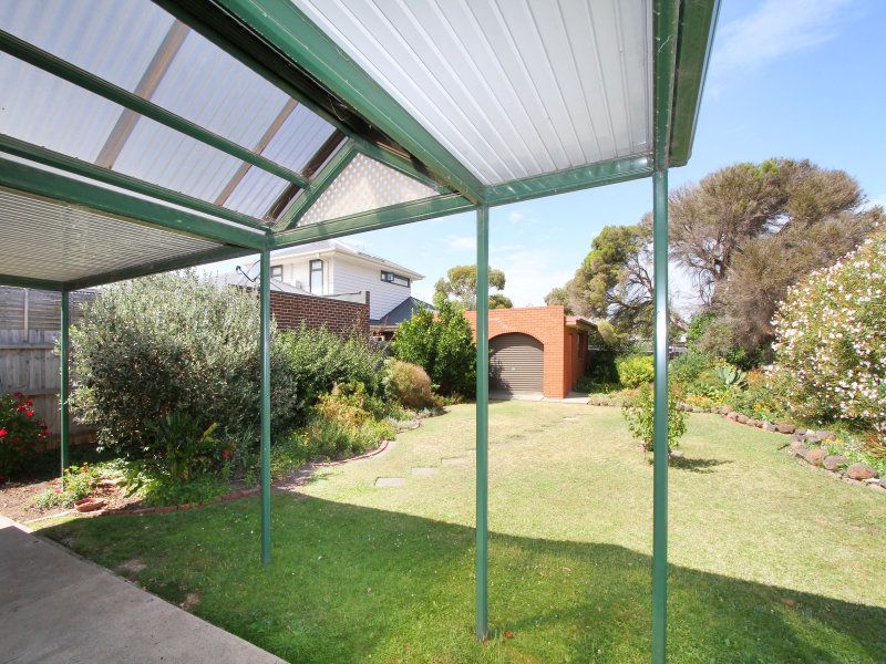 Large 2 Bedroom Home Close To Everything
