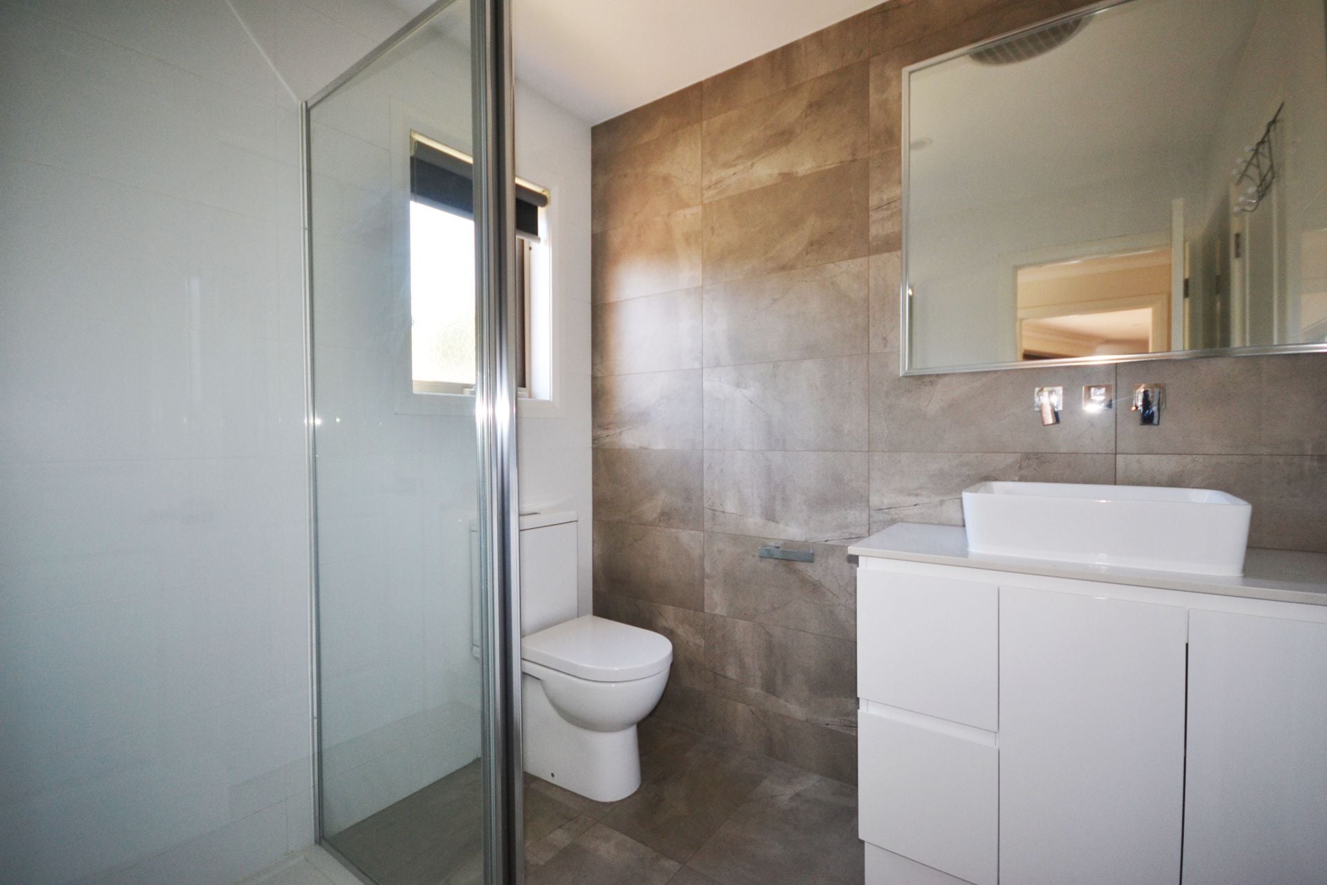 CONTEMPORARY DELIGHT - THE EPITOME OF ELEGANCE WITH PARKLAND VIEWS