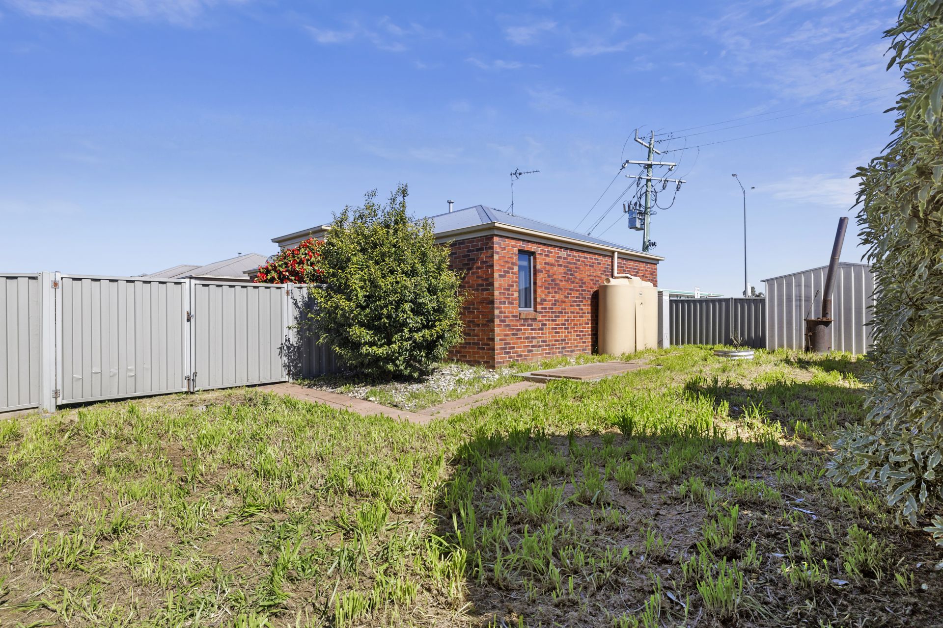 44 Ashwood Gardens, Mitchell Park, Mitchell Park - Thumbnail 2