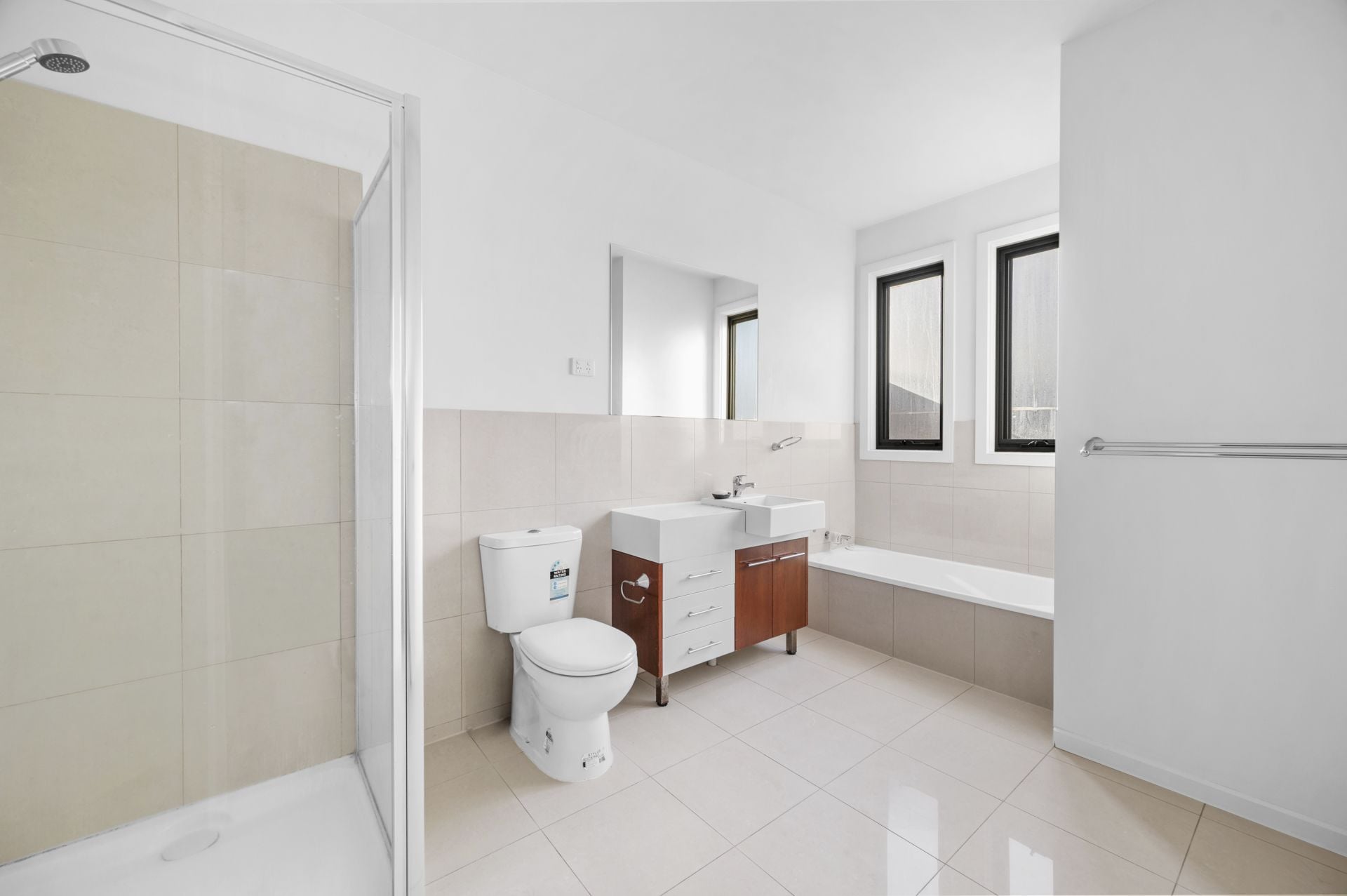 CONTEMPORARY LIVING IN A GREAT LOCATION