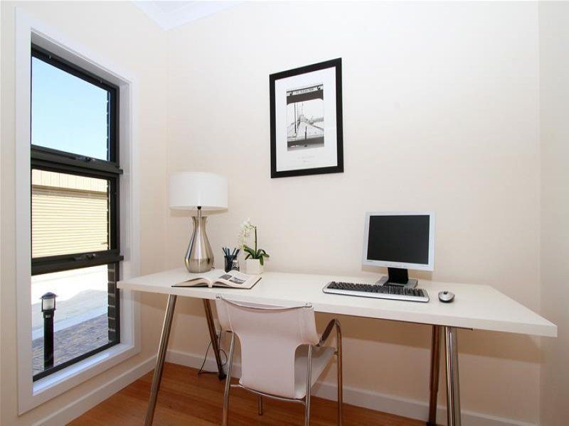 Immaculate Townhouse South of Bell Street!