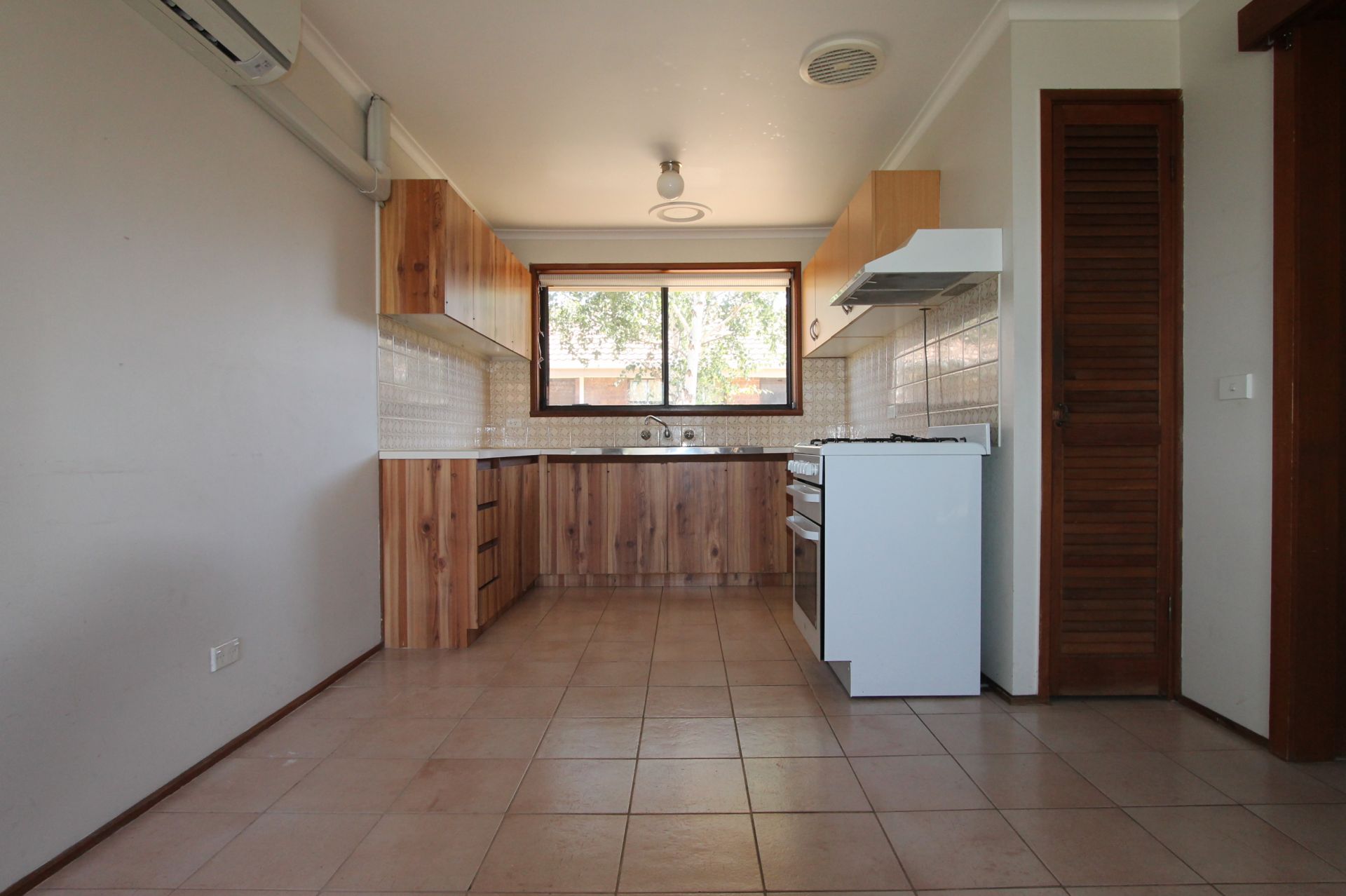 AFFORDABLE COMFORT IN GREAT LOCATION!!!