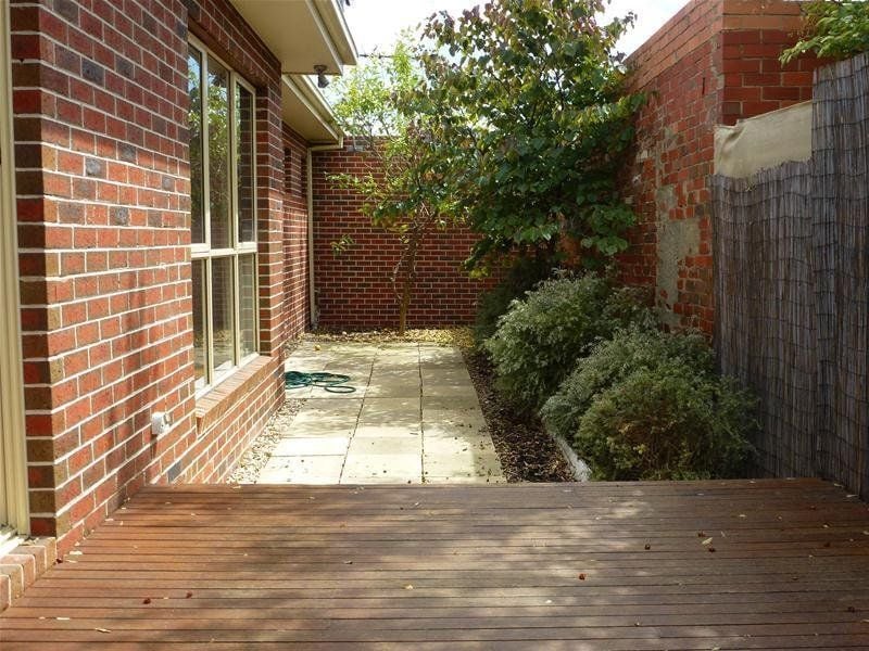 Low Maintenance Living In Reservoir!