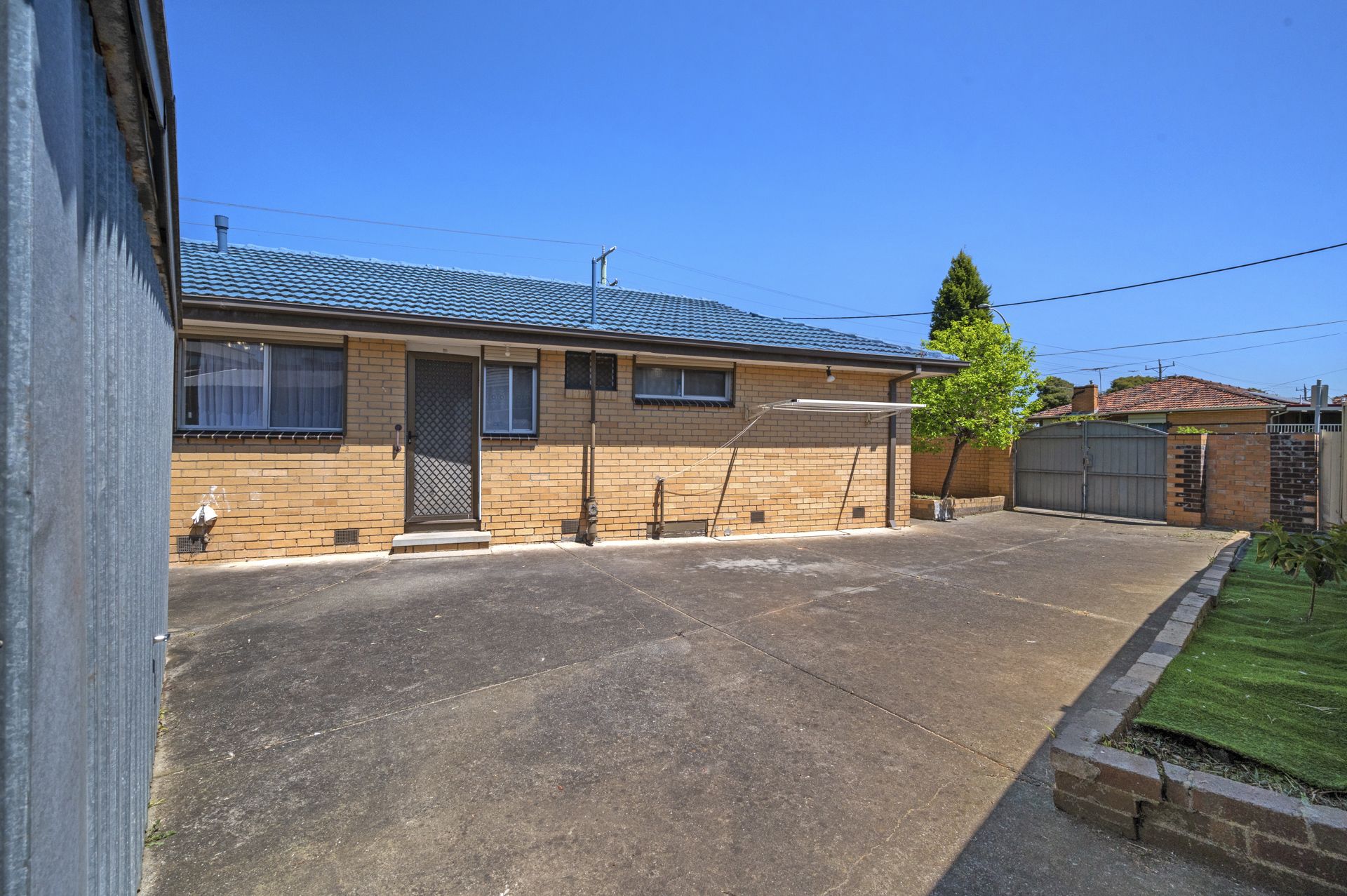 Close to Lalor station