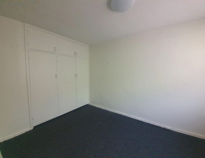 Bright & Updated Apartment in Prime Northcote Location