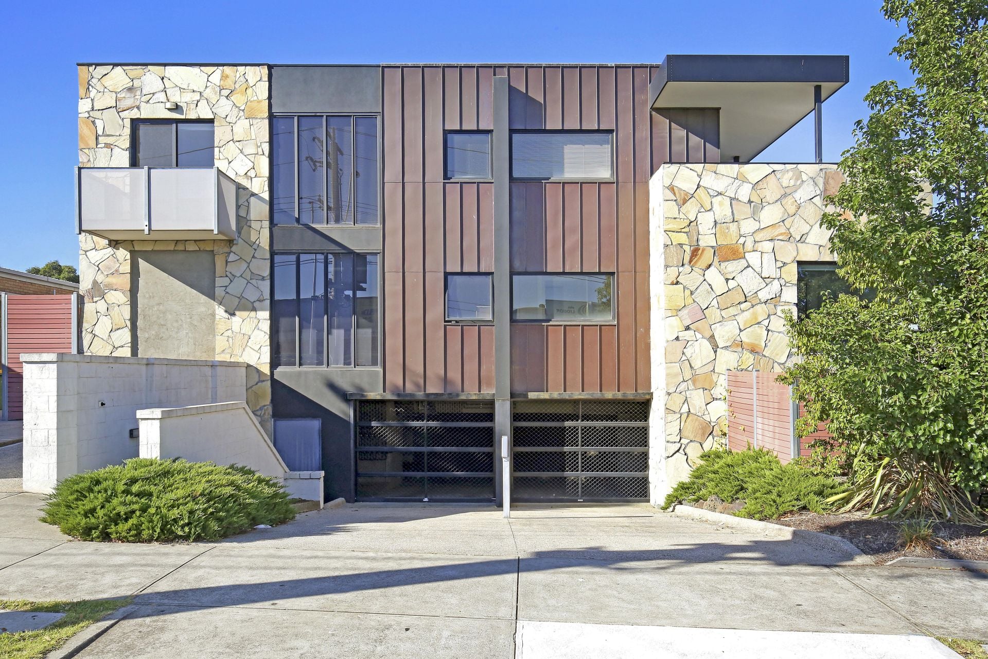 BEST PLACED APARTMENT IN RESERVOIR!