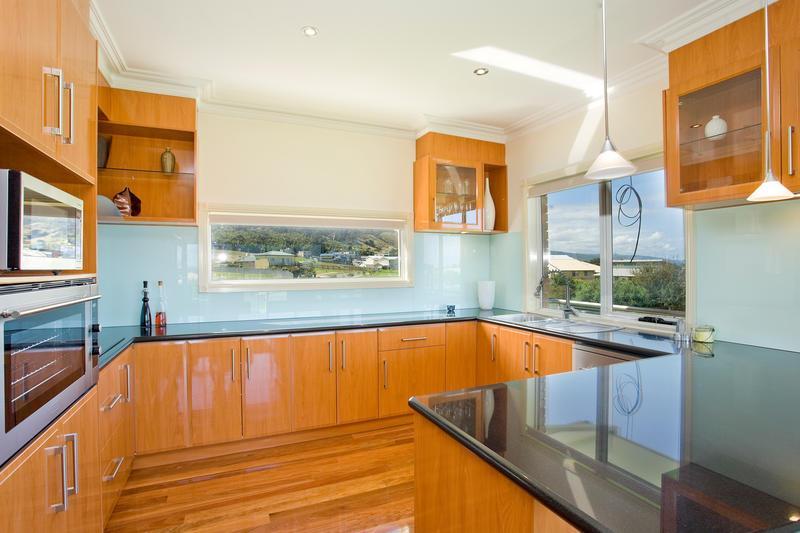 16 Joyce Street, Apollo Bay, VIC, Apollo Bay - Thumbnail 3