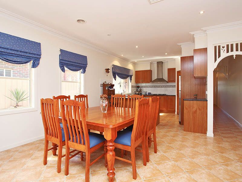 2 Springfield Close, Caroline Springs - Thumbnail 6
