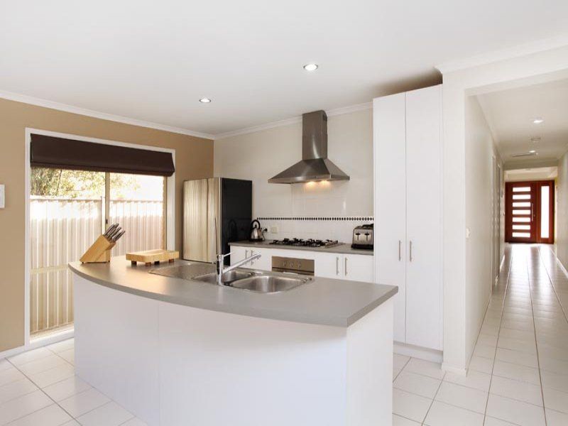 71 Edgbaston Parade, Caroline Springs - Thumbnail 3