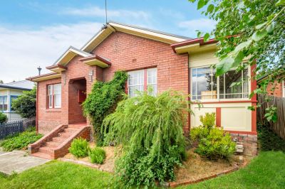 CLASSIC CIRCA 1925 SOLID BRICK 151m2 FAMILY ENTERTAINER OVER TWO LEVELS