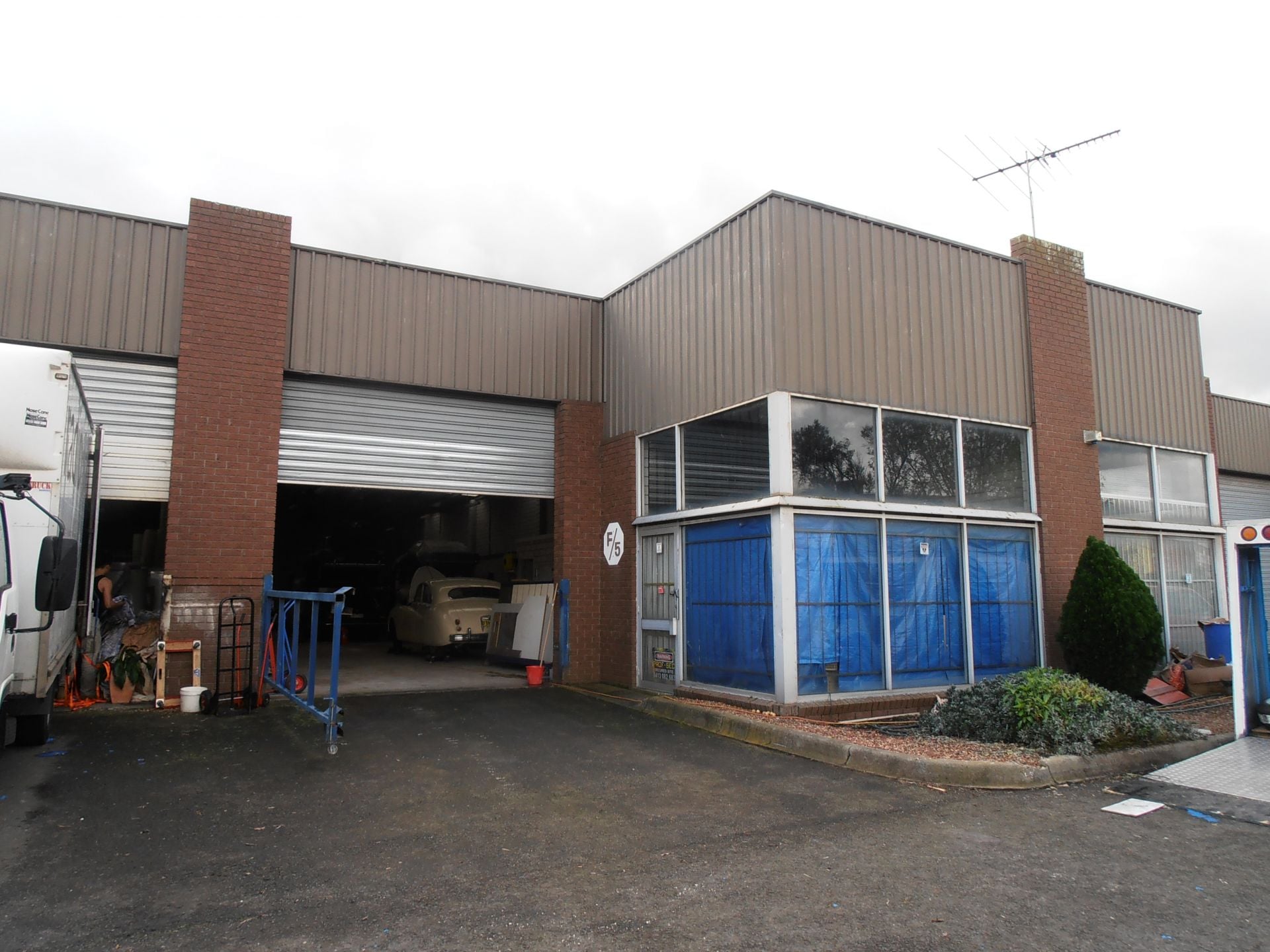 VERSATILE WAREHOUSE/FACTORY
