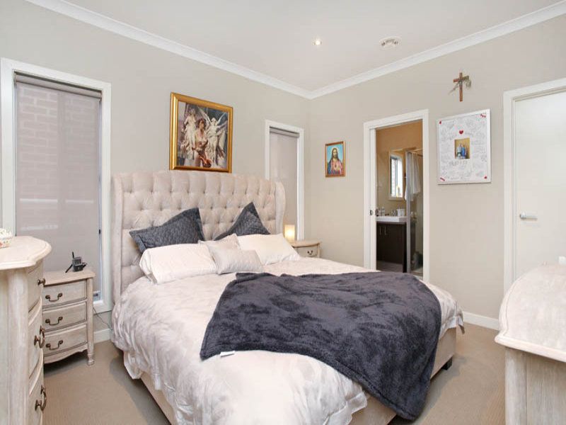 21 Lambertia Loop, Caroline Springs - Thumbnail 8