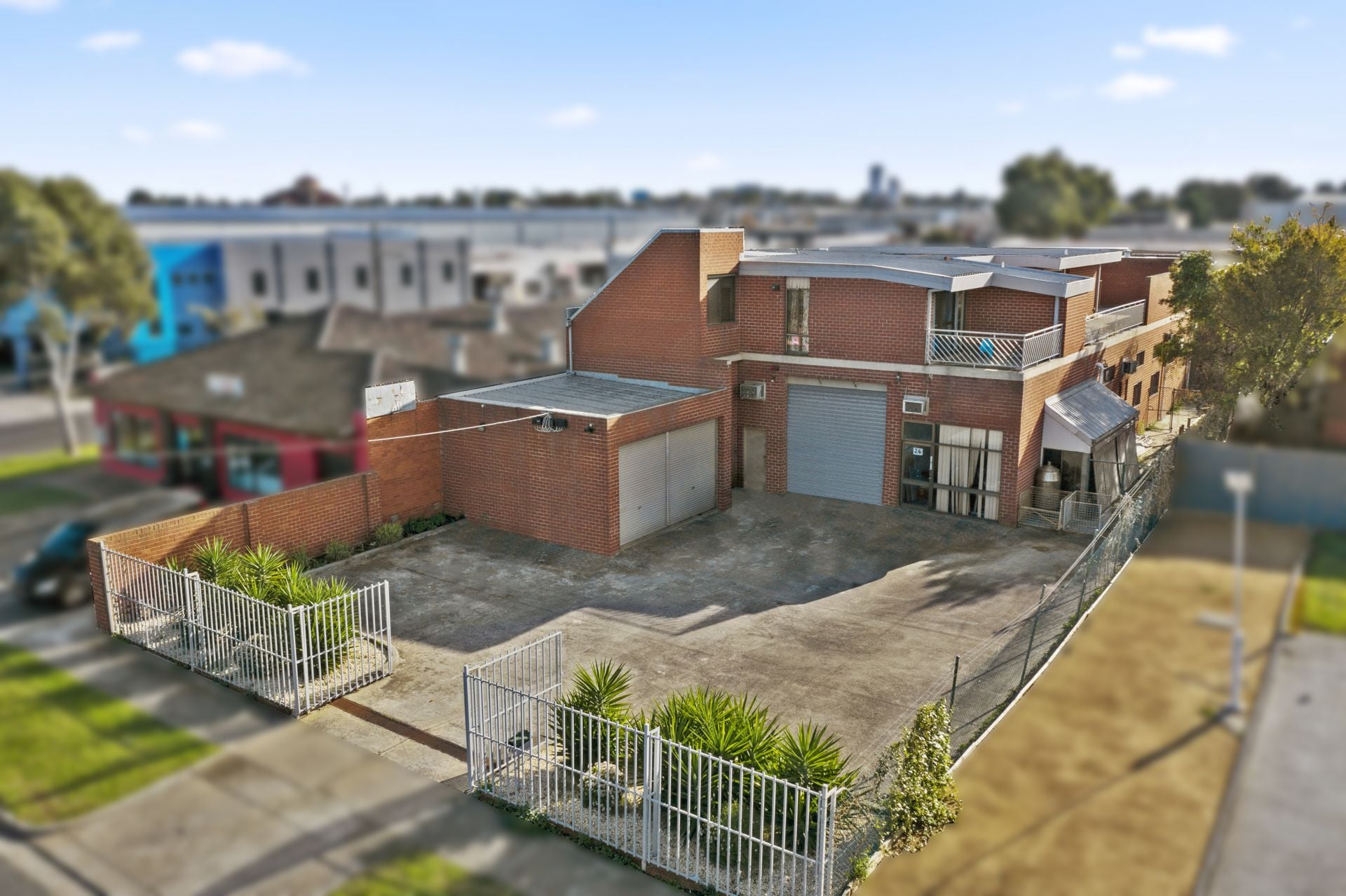 COMBINED INDUSTRIAL AND LIVING SPACE