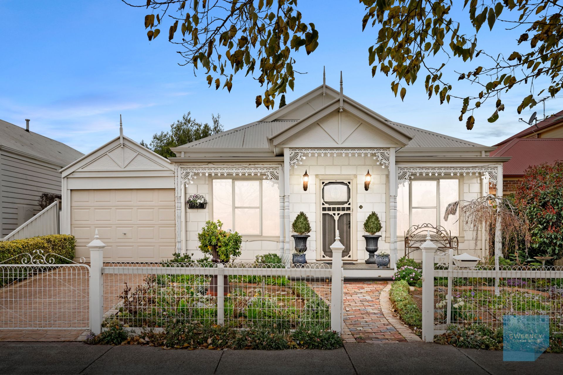 27 Edgbaston Parade, Caroline Springs - Thumbnail 2