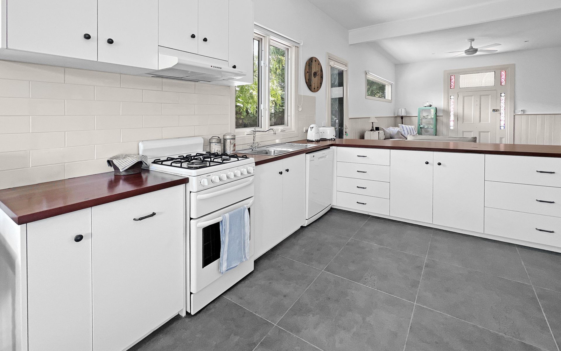 17 Moore Street, Apollo Bay - Thumbnail 8