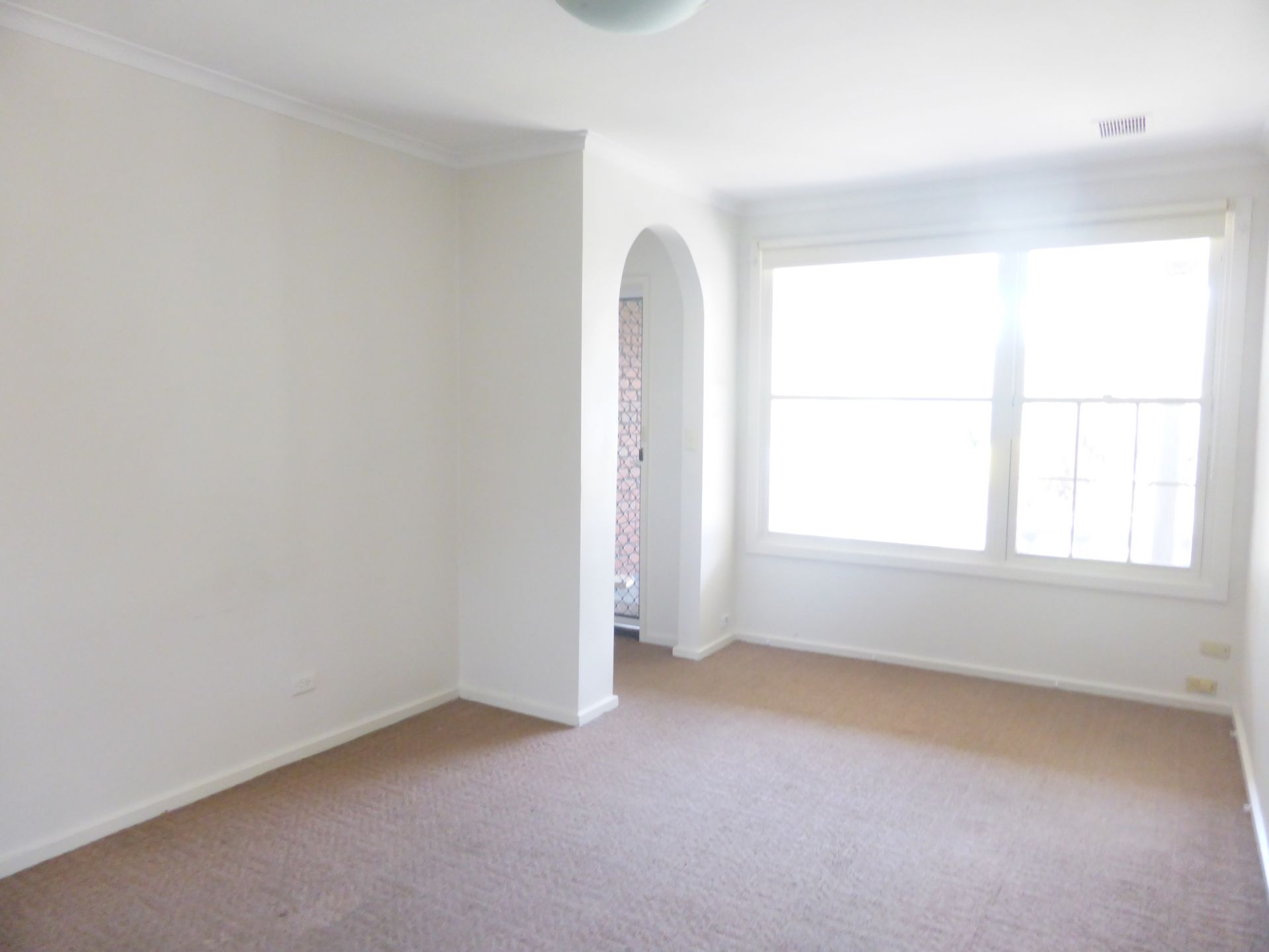 Cosy Unit With Plenty Of Space To Offer!