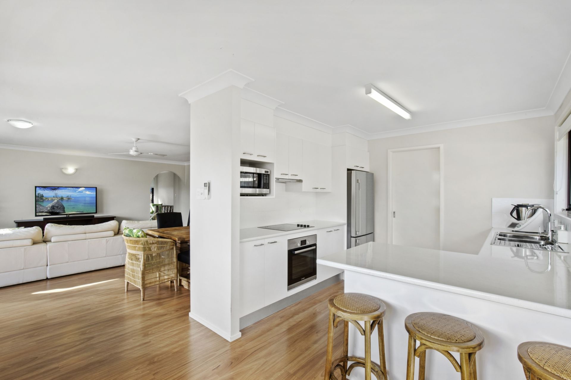$ 1,600,000, Broadbeach Waters - Thumbnail 2