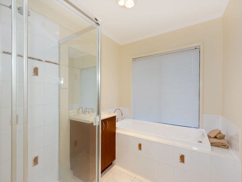 4 Arrowgrass Street SOUTH MORANG, South Morang - Thumbnail 8