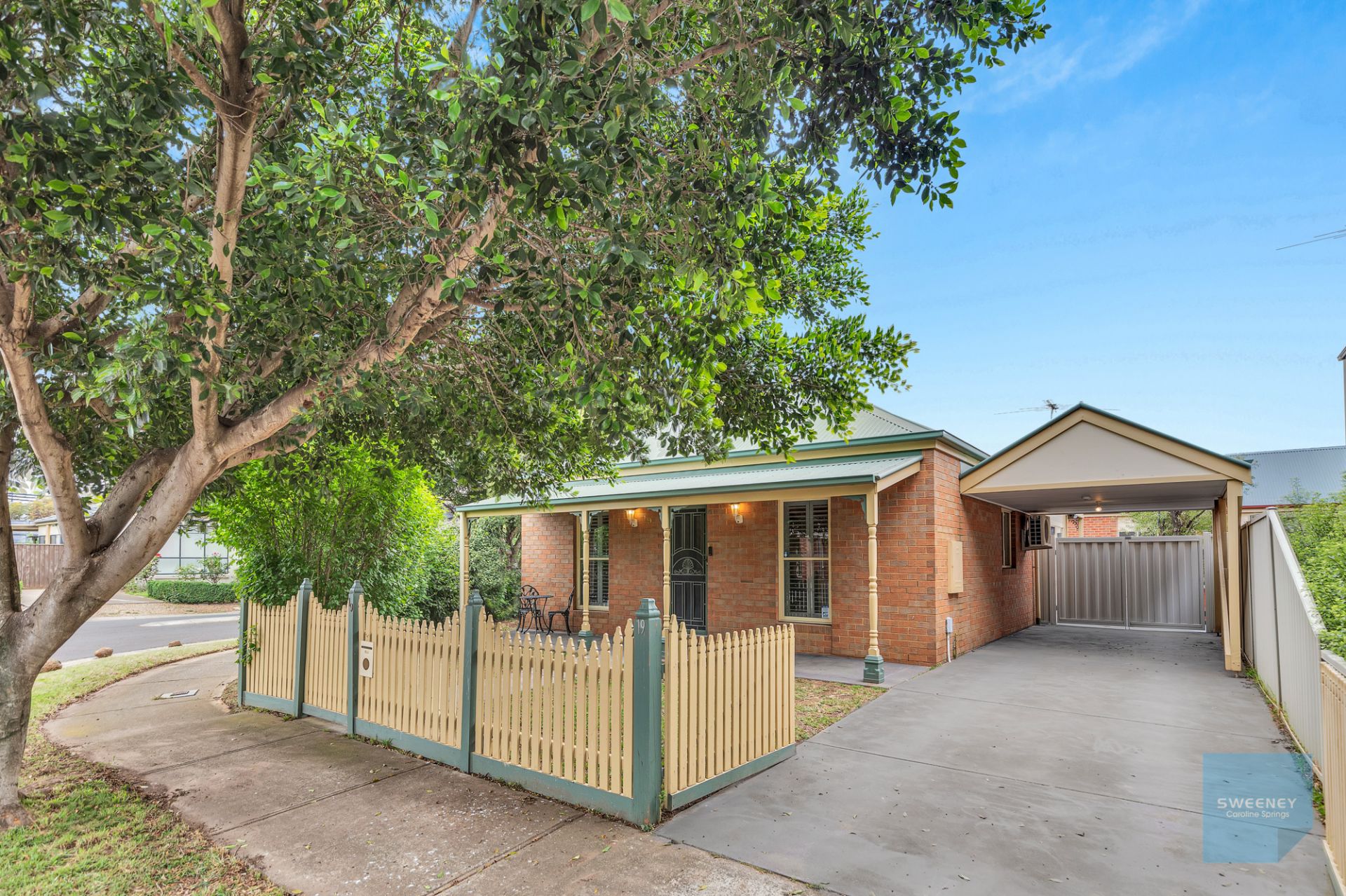 19 Moreton Close, Caroline Springs - Thumbnail 2